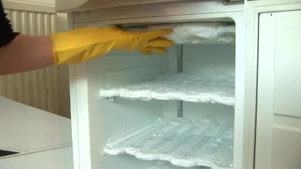 Намерзание льда в холодильнике Атлант